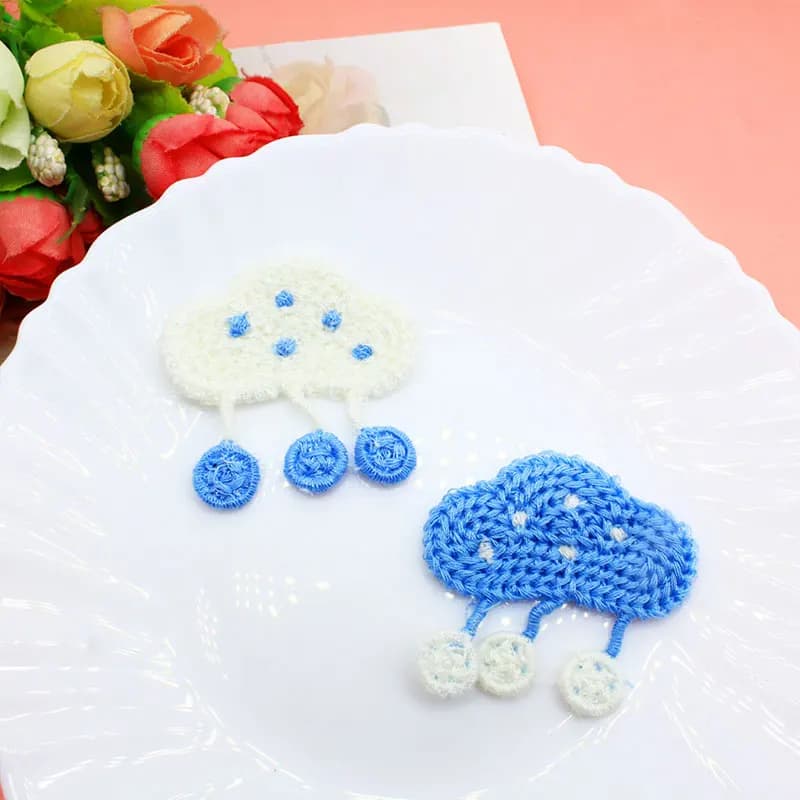 Nuage pluvieux de dessin animé brodé tricoté, 40 pièces, pour bricolage de vêtements, chaussures et chapeaux, Appliques de décoration