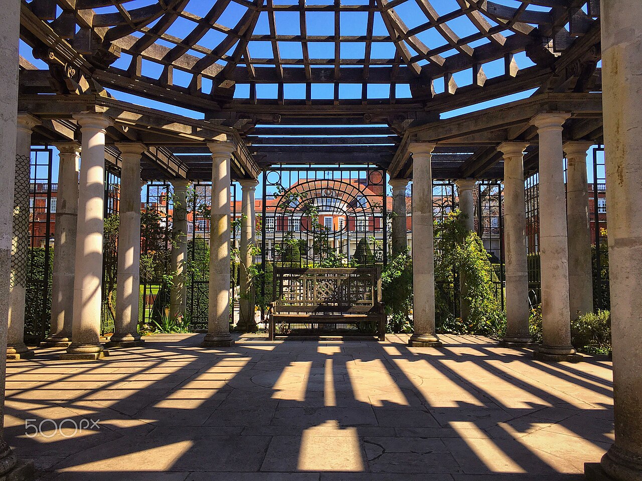 Pergola bioclimatique adossée grande largeur